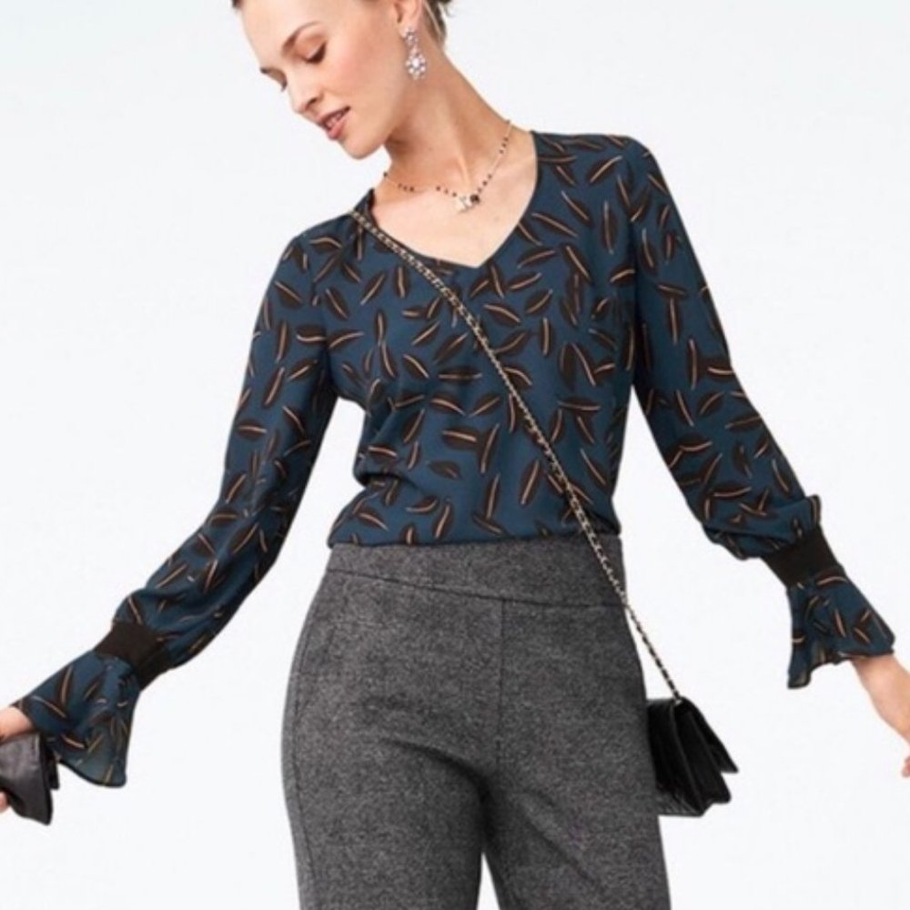 CAbi Shadow Leaf Blouse Women's Size Medium Ruffle Finish Flutter Sleeves Blue